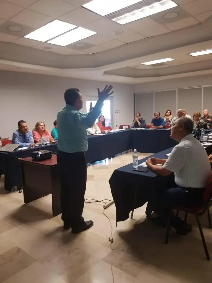 Conferencia sobre riesgos y consecuencias al tramitar tu pensión IMSS sin asesoría profesional en Hermosillo, Sonora
