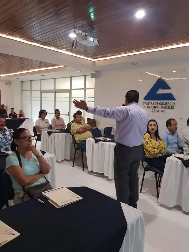 Conferencia sobre Innovaciones Modalidad 40 en CANACO La Paz, Baja California
